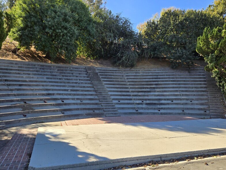 More Photos Of 625 Coleman Ave, Los Angeles Schools For Lease