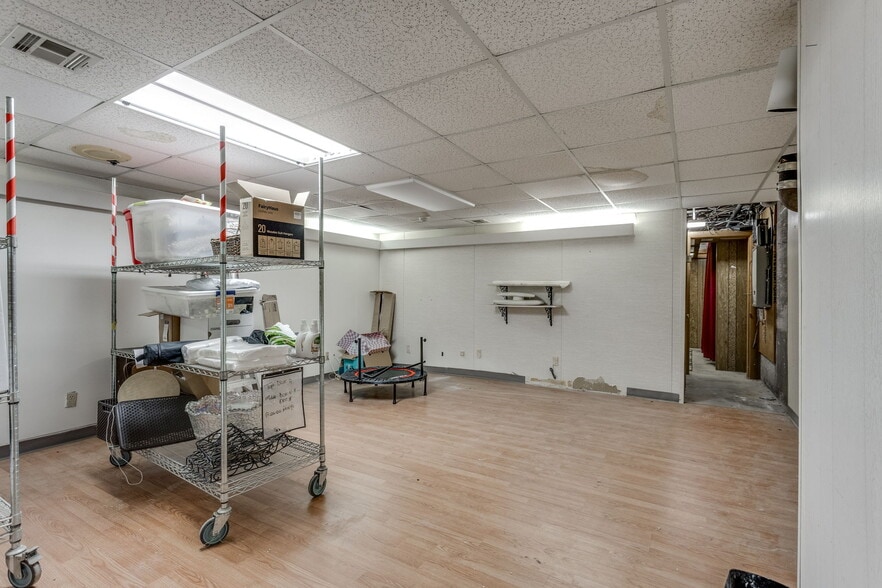 More Photos Of 20 E Dunloup Rd, Shawnee Medical For Sale