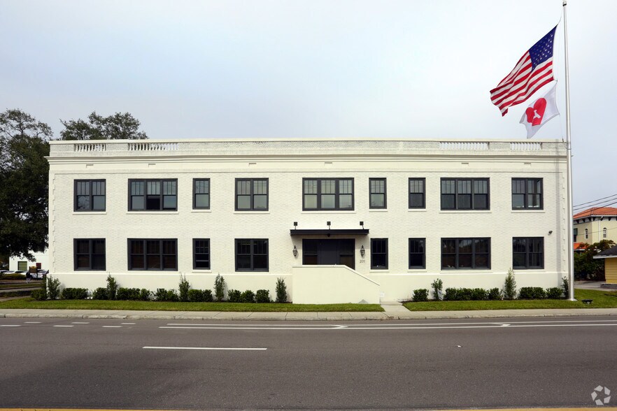 More Photos Of 2011 W Cleveland St, Tampa Loft Creative Space For Sale