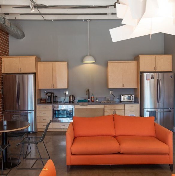 More Photos Of 714 Main St, Grandview Office For Lease