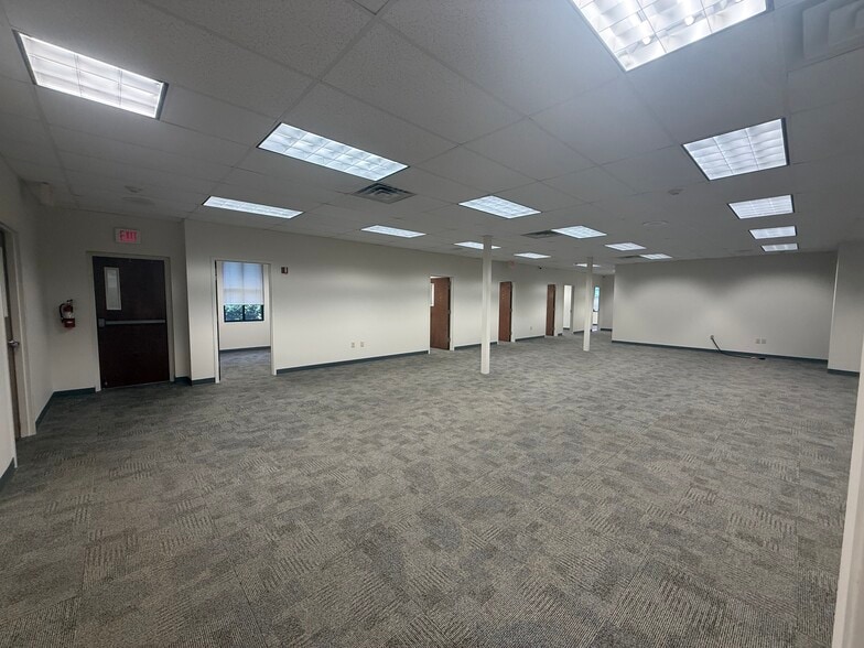 More Photos Of 47 Airpark Ct, Greenville Office For Lease
