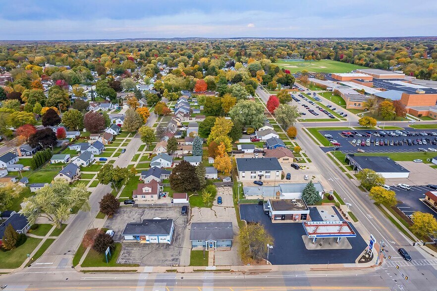 More Photos Of 1533 E Racine St, Janesville Service Station For Sale