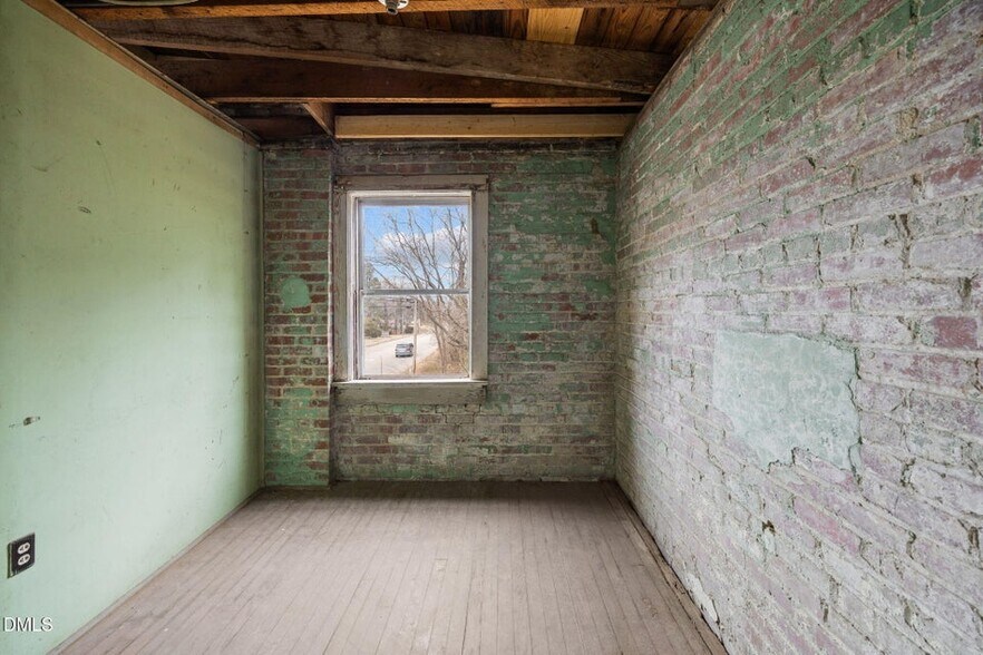 More Photos Of 1300 College St, Oxford Flex For Sale
