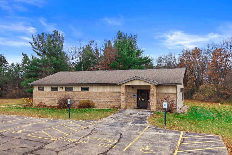 Primary Photo Of N6493 Valley Circle Rd, Plainfield Office For Sale