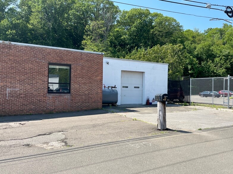 More Photos Of 23 Pearl St, Norwalk Manufacturing For Lease