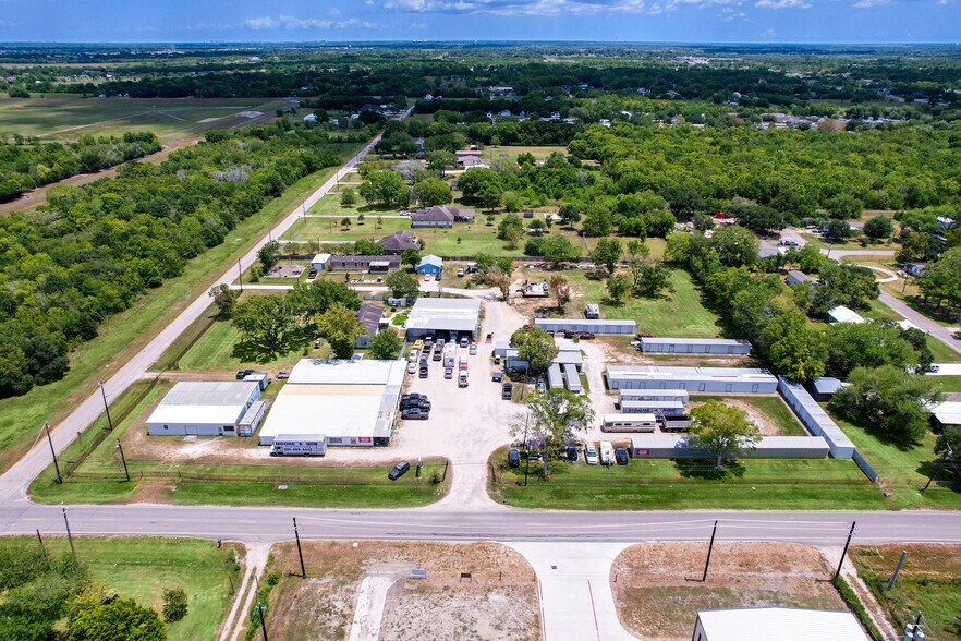 Primary Photo Of 18403 Pearland Sites Rd, Pearland Warehouse For Lease