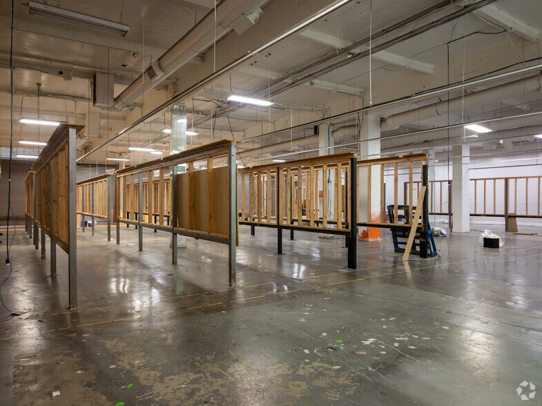 More Photos Of 948 Crocker St, Los Angeles Storefront Retail Office For Lease