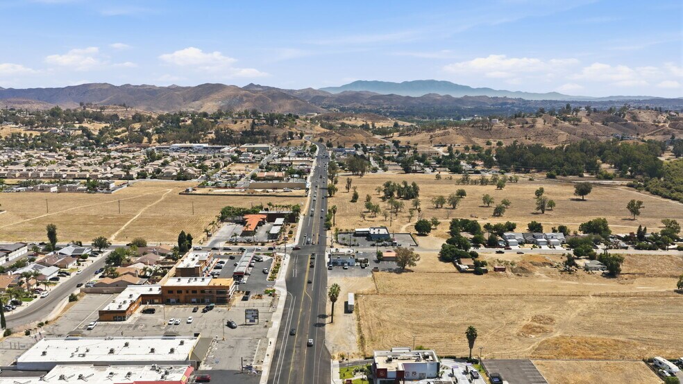 More Photos Of 31502 Riverside Dr, Lake Elsinore Restaurant For Sale