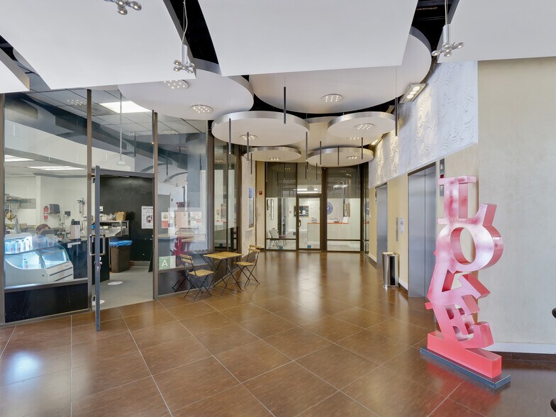 More Photos Of 5900 Sepulveda Blvd, Van Nuys Office For Sale