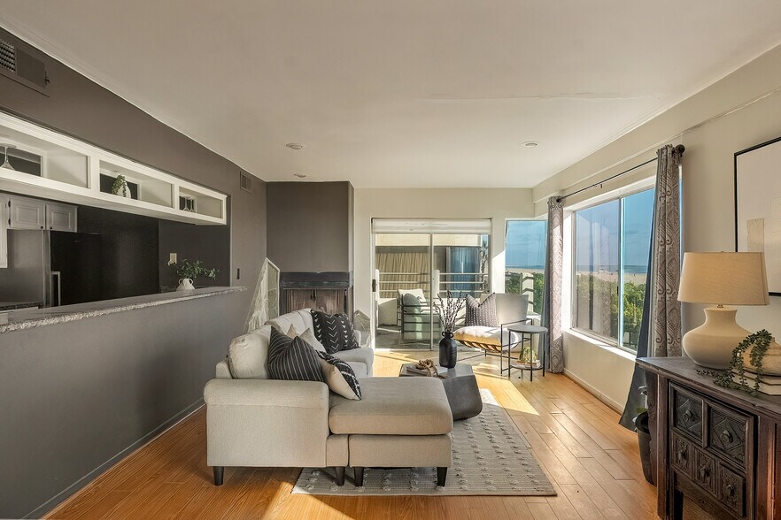 More Photos Of 3111 Ocean Front Walk, Marina Del Rey Apartments For Sale