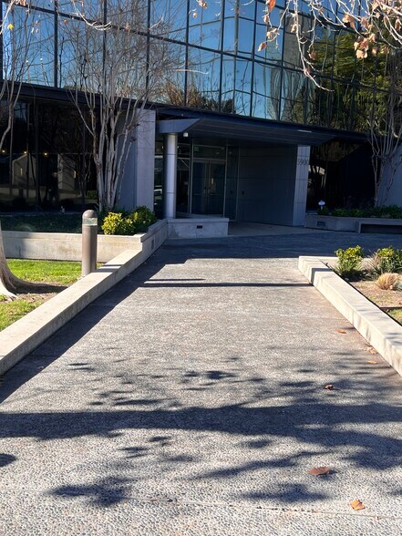 More Photos Of 5900 Canoga Ave, Woodland Hills Office For Lease