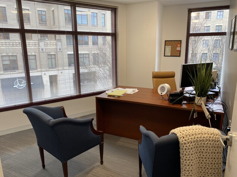 More Photos Of 225 Reinekers Ln, Alexandria Office For Lease