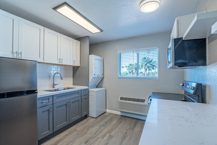 More Photos Of 2020 W Orangewood Ave, Phoenix Apartments For Sale