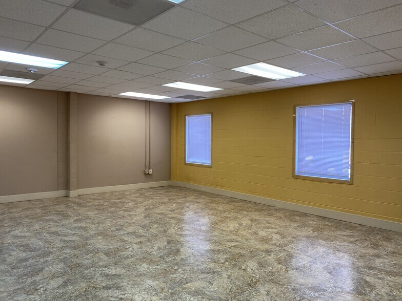 More Photos Of 4300 W Bellfort St, Houston Religious Facility For Lease