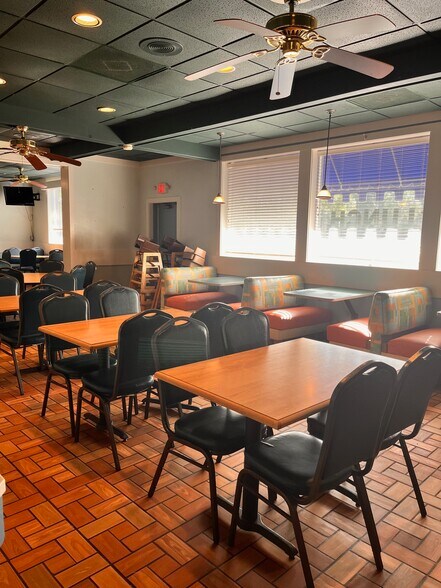 More Photos Of 2 Regency Pky, Hilton Head Island Restaurant For Sale