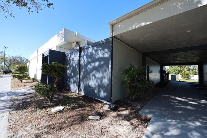 More Photos Of 3005 S Tuttle Ave, Sarasota Religious Facility For Sale