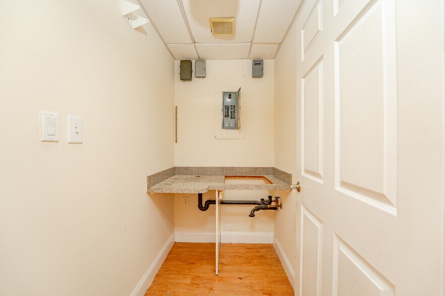 More Photos Of 98 New Rd, Somers Point Showroom For Sale