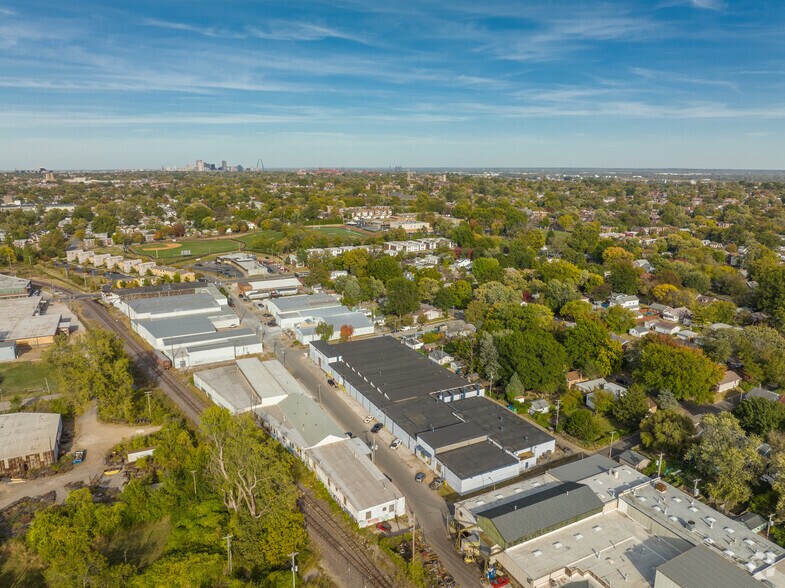 More Photos Of 5206 S 38th St, Saint Louis Warehouse For Lease