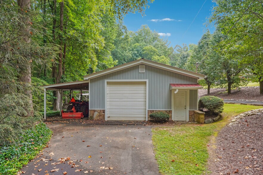 More Photos Of 3992 Doc Sams Rd, Cumming Flex For Sale