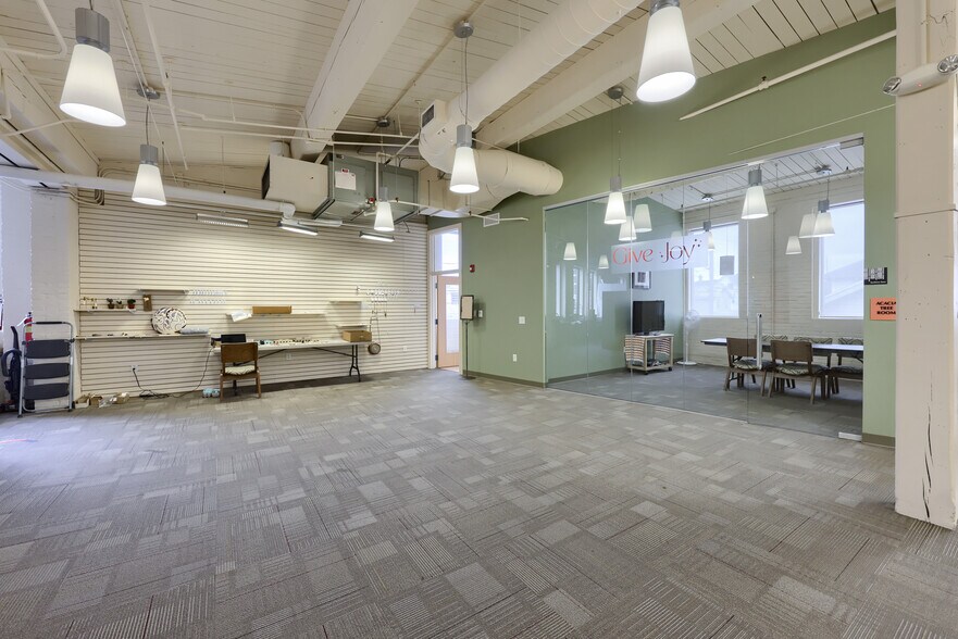 More Photos Of 704 Main St, Akron Flex For Sale