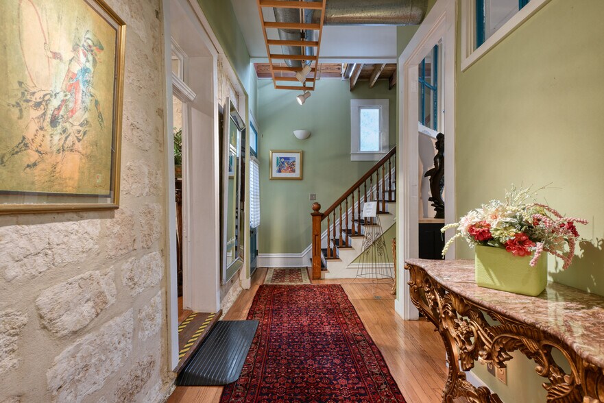 More Photos Of 1102 S Alamo St, San Antonio Storefront Retail Office For Sale