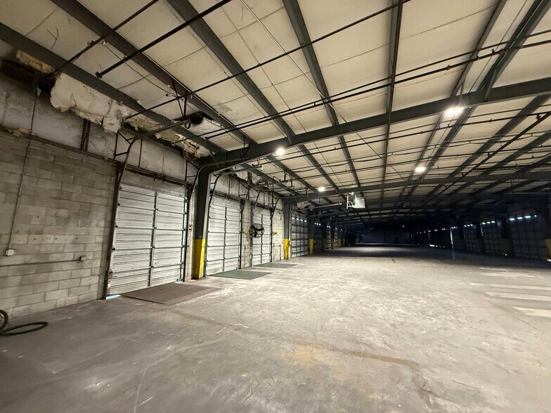 More Photos Of 701 Fentress Blvd, Daytona Beach Distribution For Lease