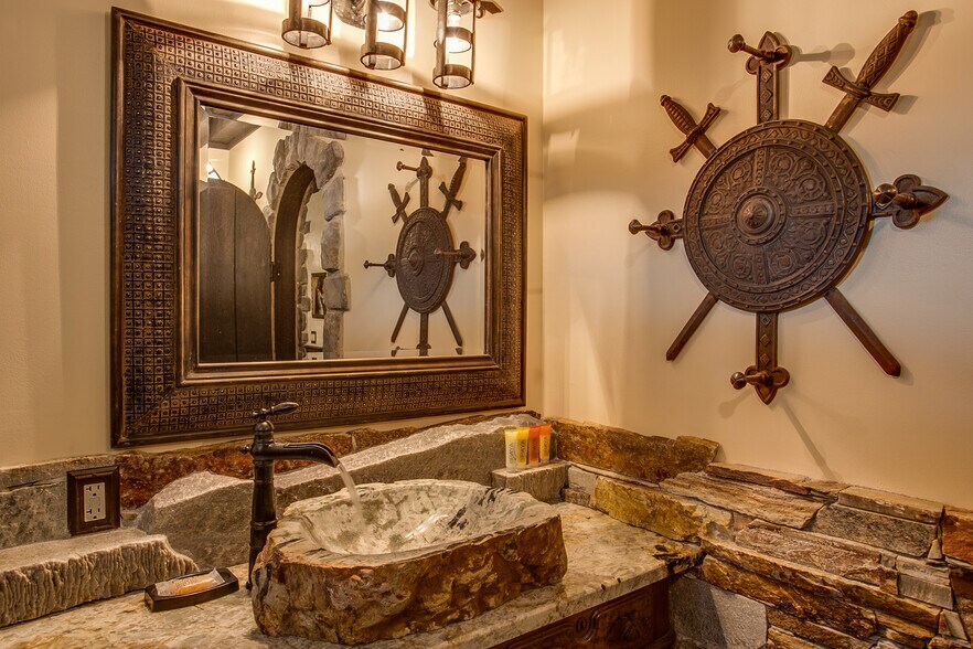 More Photos Of 315 Commercial St, Leavenworth Hotel For Sale