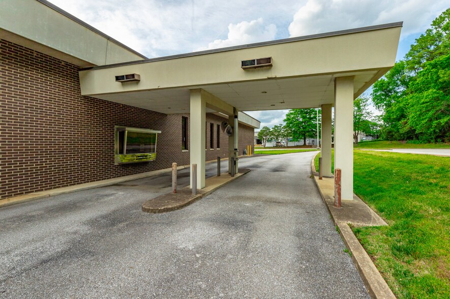 More Photos Of 1012 Riverfront Pkwy, Chattanooga Office For Sale