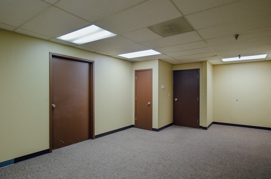 More Photos Of 33-49 Briggs Dr, Ontario General Retail For Lease