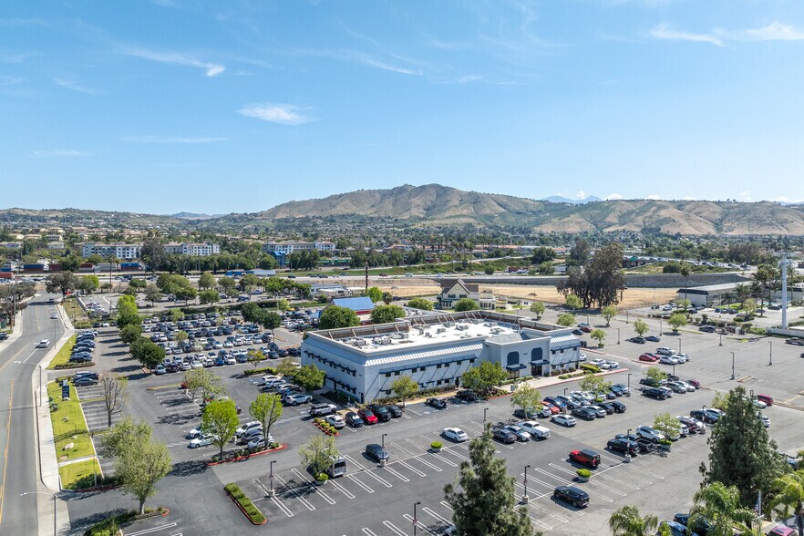 More Photos Of 3660 Park Sierra Dr, Riverside Medical For Lease