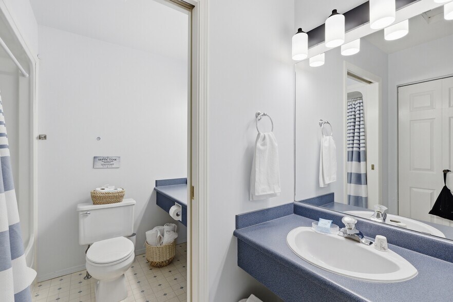 More Photos Of 7001 Savona Access Rd, Thompson-Nicola Hotel For Sale