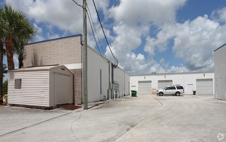 More Photos Of 407 Commerce Way, Jupiter Warehouse For Lease