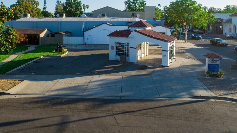 More Photos Of 707 Main St, Pleasanton Service Station For Sale