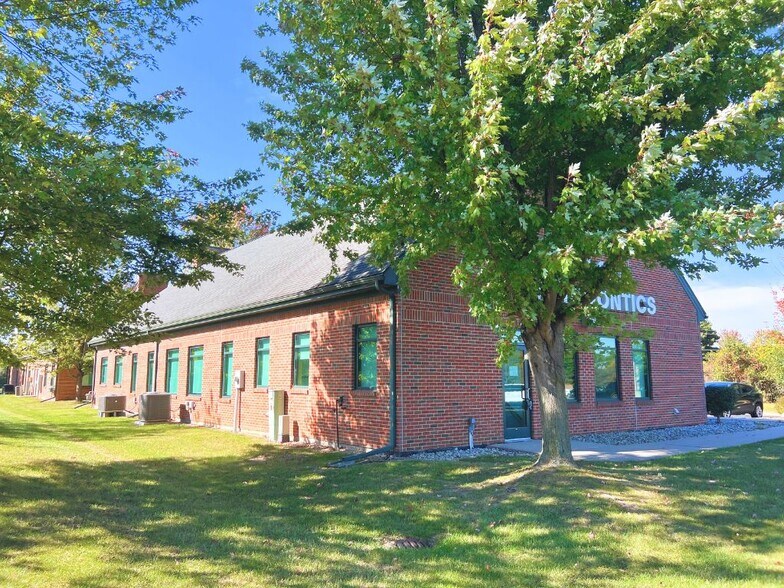 More Photos Of 1301-1307 S Main St, Chelsea Office For Sale