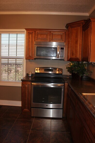 More Photos Of 1292 N Highland Ave, Jackson Office Residential For Lease