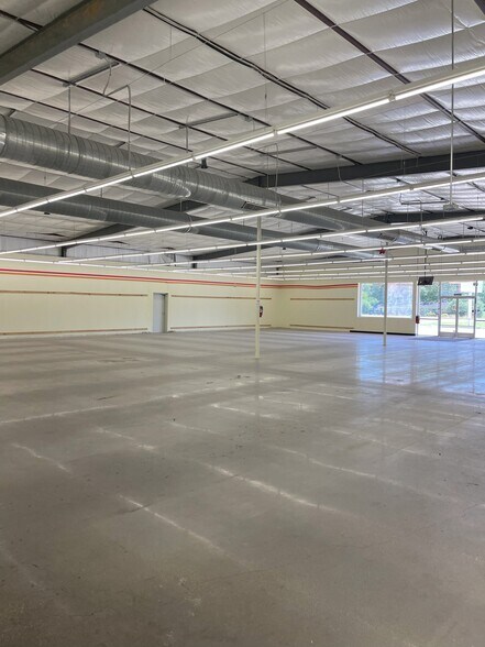 More Photos Of 44034 Highway 429, Saint Amant Freestanding For Lease