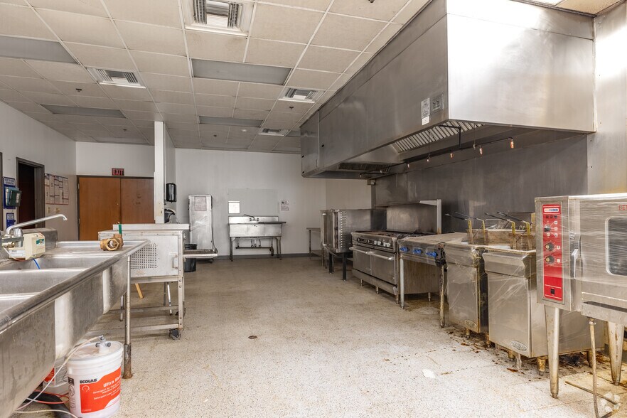 More Photos Of 2701 S Johnson St, San Angelo Industrial For Sale