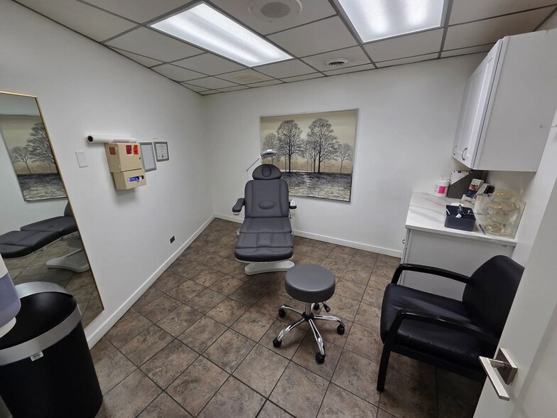 More Photos Of 3918 W 63rd St, Chicago Medical For Sale