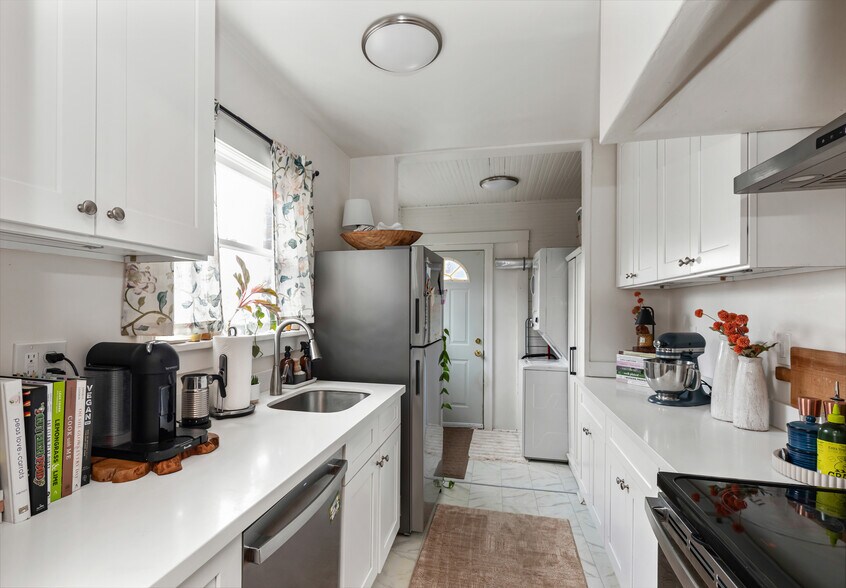 More Photos Of 4319 SW Oregon St, Seattle Apartments For Sale