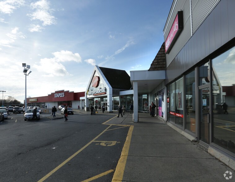 More Photos Of 31 9th St E, Cornwall Storefront For Lease