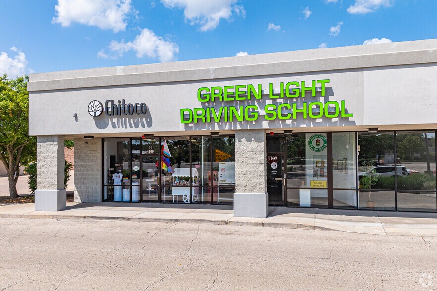 More Photos Of 1981-1989 W Galena Blvd, Aurora Storefront For Lease