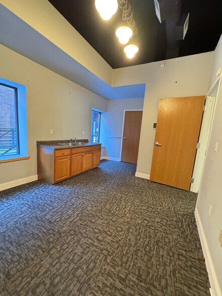 More Photos Of 245 Chestnut St, Meadville Storefront For Lease