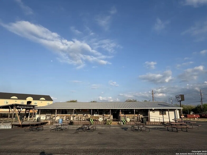 More Photos Of 7116 Texas R 2, Del Rio Convenience Store For Sale