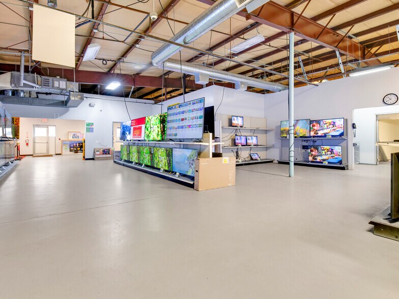 More Photos Of 55 Electronics Dr, Warwick Showroom For Sale