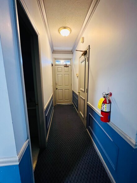 More Photos Of 575 Colonial Park Dr, Roswell Medical For Lease