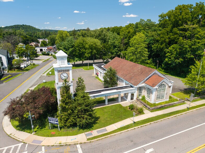 Primary Photo Of 662 E Main St, Mount Kisco Bank For Lease