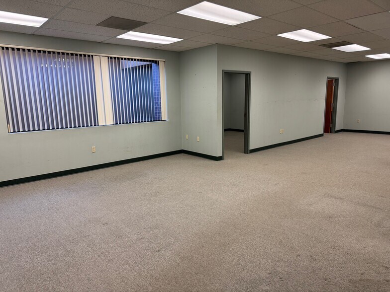 More Photos Of 1017 Turnpike St, Canton Office For Sale