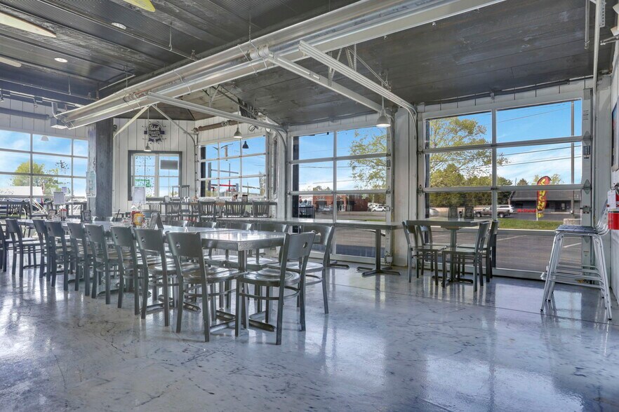 More Photos Of 1122 Hebron Rd, Heath Restaurant For Sale