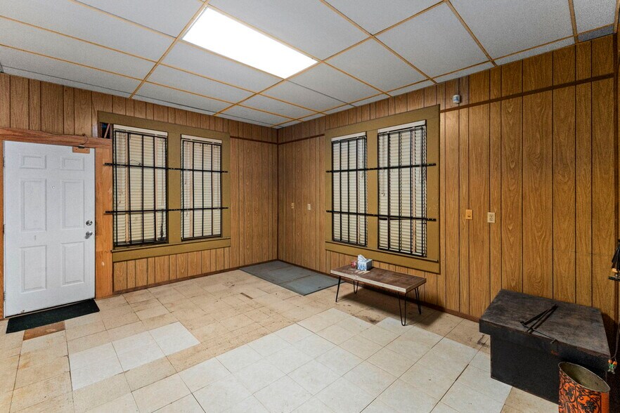 More Photos Of 1375 W San Antonio St, New Braunfels Freestanding For Sale