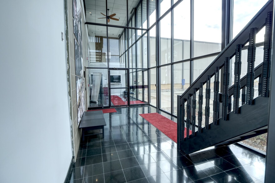 More Photos Of 151 Capital Dr, West Springfield Warehouse For Lease